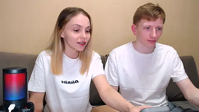 juliaanddima online show from April 3, 10:41 pm