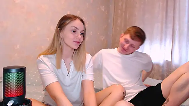 juliaanddima online show from April 7, 9:21 am