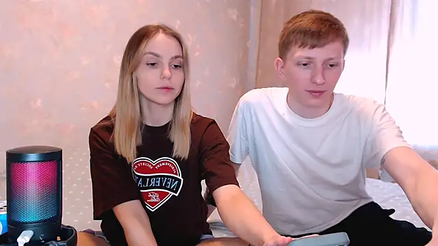 juliaanddima online show from April 8, 8:58 am