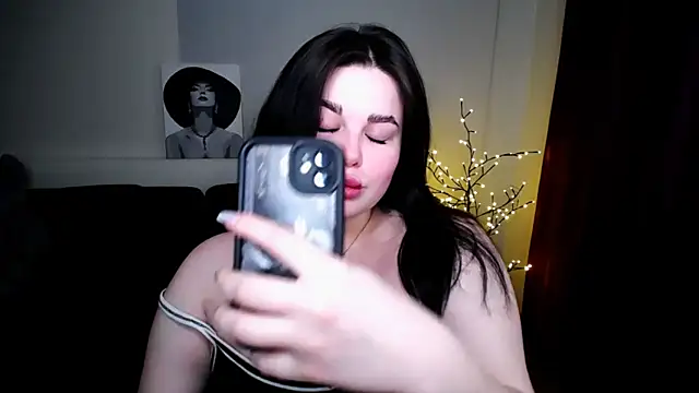 Emily Mo online show from February 5, 9:25 am