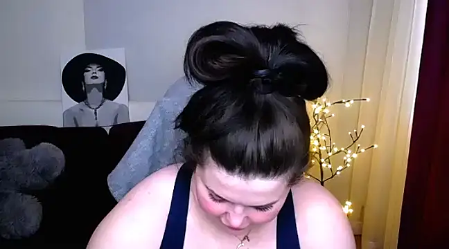 Emily Mo online show from March 2, 9:42 am