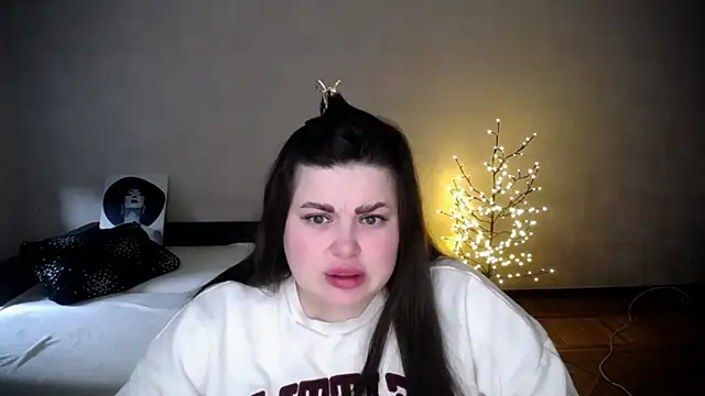 Emily Mo online show from April 3, 6:11 am