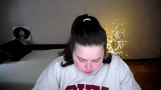 Emily Mo online show from April 18, 5:44 am