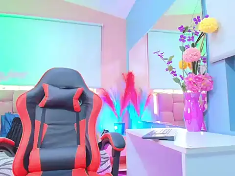 mia thompsonn  online show from February 12, 1:39 pm