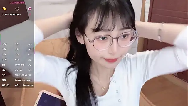 4uoki online show from April 19, 6:07 pm
