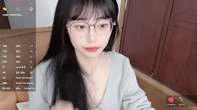 4uoki online show from May 2, 3:39 pm