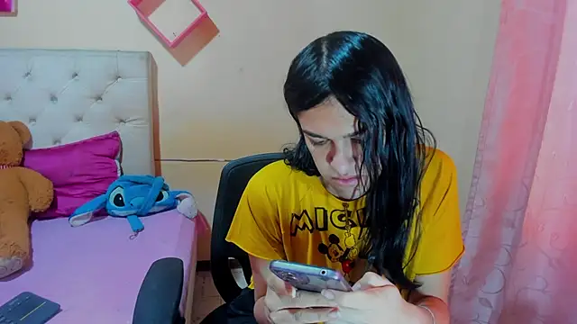 Snapshot of sweet1Girl chatting on December 20, 12:05 pm sweet1Girl online show from December 20, 12:05 pm