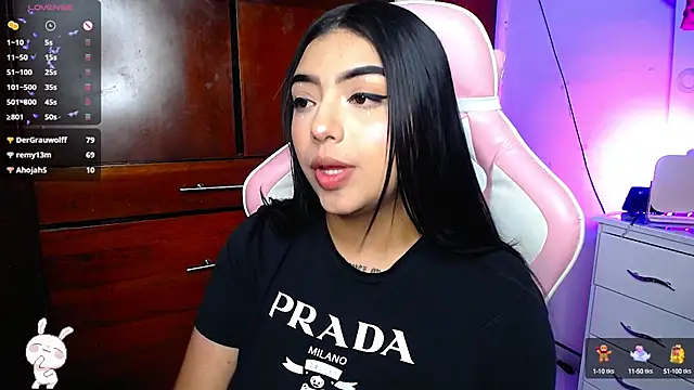 Snapshot of eva_six chatting on December 9, 11:45 pm eva six online show from December 9, 11:45 pm