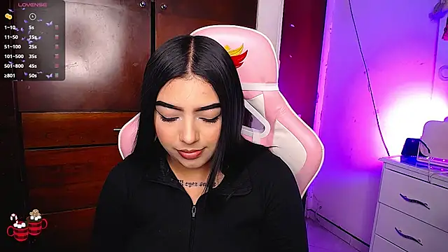 Snapshot of eva_six chatting on December 19, 7:51 pm eva six online show from December 19, 7:51 pm