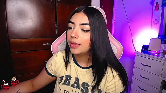 Snapshot of eva_six chatting on February 12, 8:29 pm eva six online show from February 12, 8:29 pm