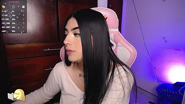 Snapshot of eva_six chatting on November 7, 11:05 pm eva six online show from November 7, 11:05 pm