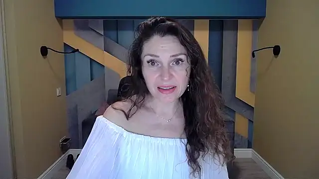 Snapshot of EllaLong chatting on December 21, 12:27 pm EllaLong online show from December 21, 12:27 pm