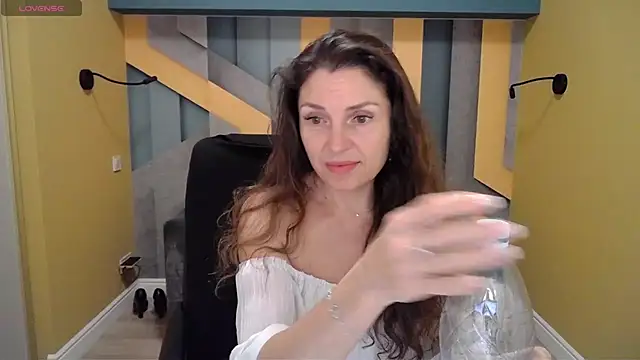 Snapshot of EllaLong chatting on December 22, 3:44 pm EllaLong online show from December 22, 3:44 pm