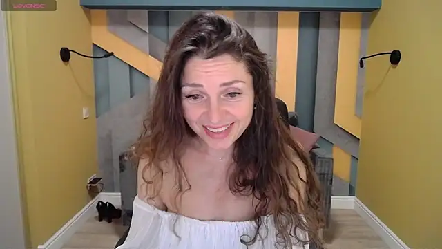 Snapshot of EllaLong chatting on December 31, 3:42 pm EllaLong online show from December 31, 3:42 pm