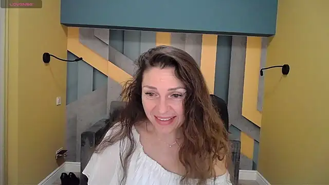 Snapshot of EllaLong chatting on January 2, 12:35 pm EllaLong online show from January 2, 12:35 pm