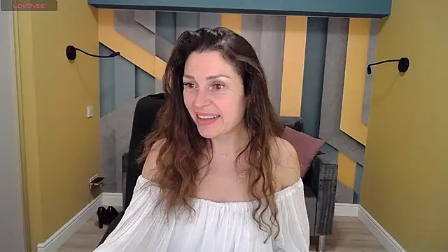 Snapshot of EllaLong chatting on January 2, 3:40 pm EllaLong online show from January 2, 3:40 pm