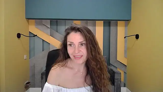 Snapshot of EllaLong chatting on January 7, 12:31 pm EllaLong online show from January 7, 12:31 pm