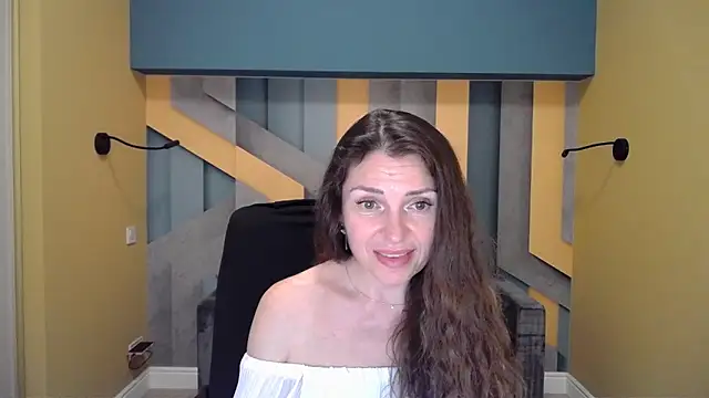 Snapshot of EllaLong chatting on January 7, 3:33 pm EllaLong online show from January 7, 3:33 pm