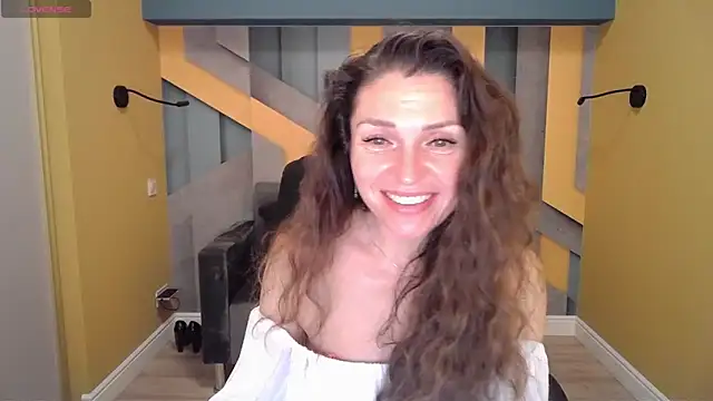 Snapshot of EllaLong chatting on January 24, 3:45 pm EllaLong online show from January 24, 3:45 pm