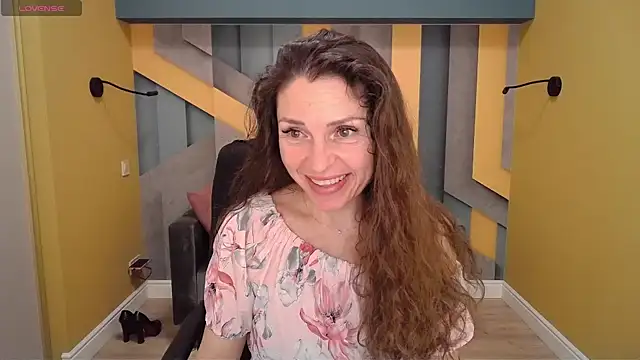 Snapshot of EllaLong chatting on January 28, 1:38 pm EllaLong online show from January 28, 1:38 pm