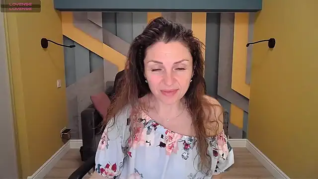 Snapshot of EllaLong chatting on January 29, 3:37 pm EllaLong online show from January 29, 3:37 pm