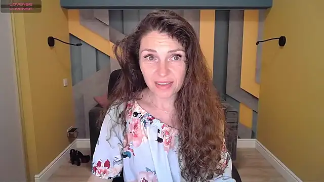 Snapshot of EllaLong chatting on February 1, 12:58 pm EllaLong online show from February 1, 12:58 pm