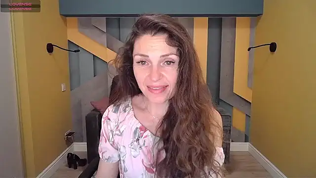 Snapshot of EllaLong chatting on February 2, 12:35 pm EllaLong online show from February 2, 12:35 pm