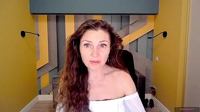 Snapshot of EllaLong chatting on February 18, 12:28 pm EllaLong online show from February 18, 12:28 pm