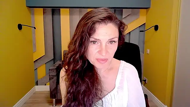 Snapshot of EllaLong chatting on February 21, 3:32 pm EllaLong online show from February 21, 3:32 pm