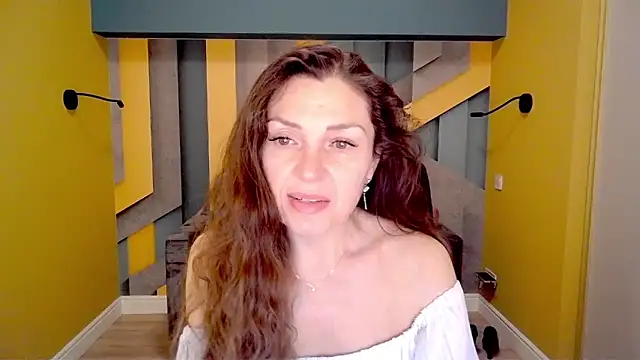 Snapshot of EllaLong chatting on February 22, 12:29 pm EllaLong online show from February 22, 12:29 pm