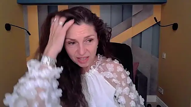 Snapshot of EllaLong chatting on September 14, 11:31 am EllaLong online show from September 14, 11:31 am