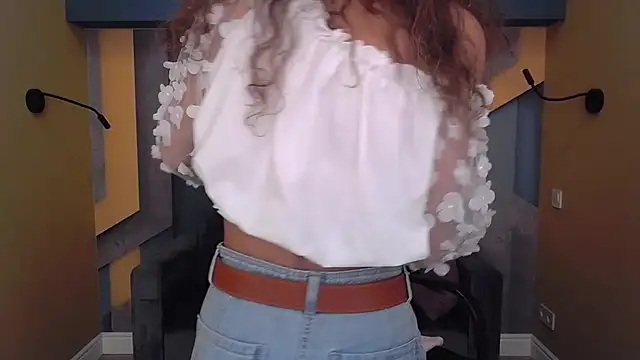 Snapshot of EllaLong chatting on September 17, 11:34 am EllaLong online show from September 17, 11:34 am