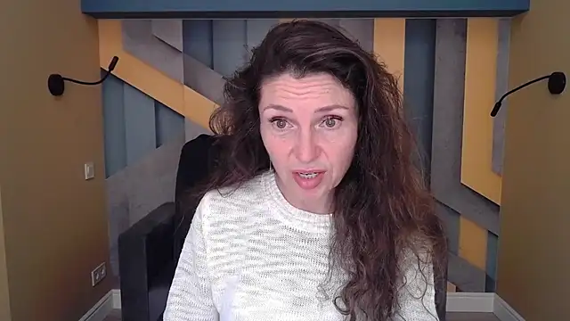 Snapshot of EllaLong chatting on September 28, 11:37 am EllaLong online show from September 28, 11:37 am