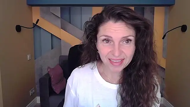 Snapshot of EllaLong chatting on September 30, 11:37 am EllaLong online show from September 30, 11:37 am