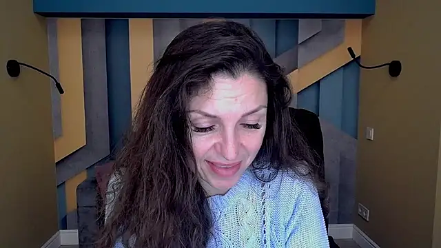 Snapshot of EllaLong chatting on October 17, 11:35 am EllaLong online show from October 17, 11:35 am