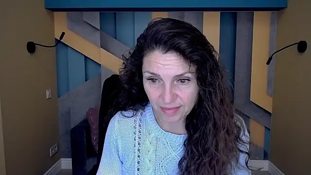 Snapshot of EllaLong chatting on October 25, 11:29 am EllaLong online show from October 25, 11:29 am