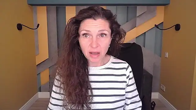 EllaLong online show from April 8, 11:32 am