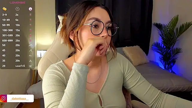 dakottaa  online show from September 19, 11:27 pm