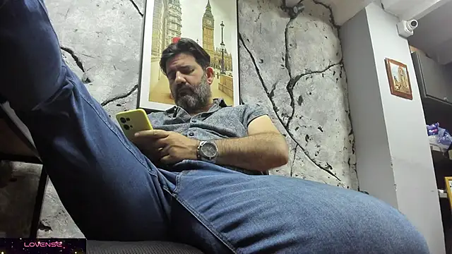 Snapshot of Maxi_TheBigDaddy chatting on November 19, 10:37 am Maxi TheBigDaddy online show from November 19, 10:37 am