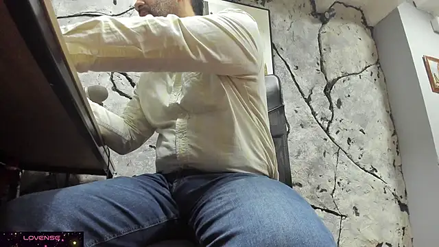 Snapshot of Maxi_TheBigDaddy chatting on November 20, 1:22 pm Maxi TheBigDaddy online show from November 20, 1:22 pm