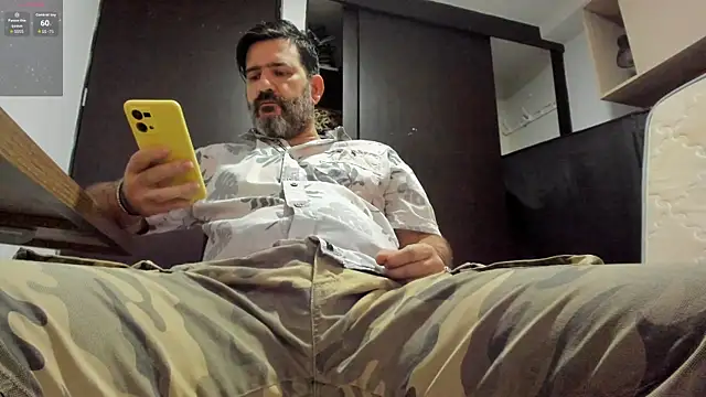 Snapshot of Maxi_TheBigDaddy chatting on May 28, 10:34 am Maxi TheBigDaddy online show from May 28, 10:34 am