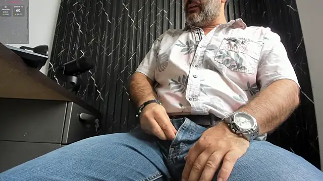 Snapshot of Maxi_TheBigDaddy chatting on July 31, 2:49 pm Maxi TheBigDaddy online show from July 31, 2:49 pm