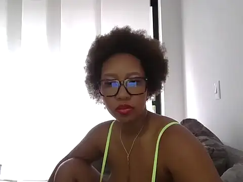 Snapshot of megan-hotxx chatting on June 13, 10:18 pm megan-hotxx online show from June 13, 10:18 pm