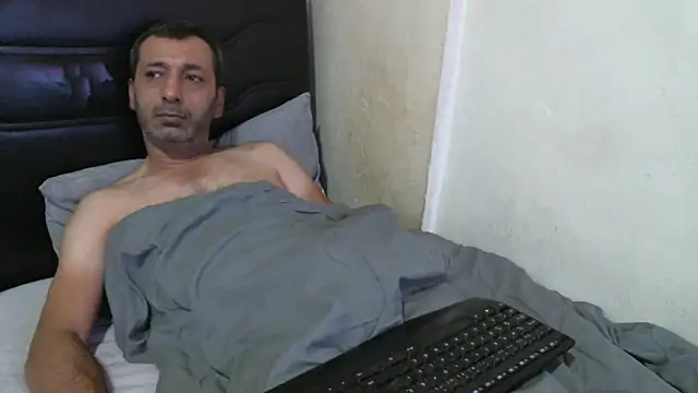 Snapshot of Rator_2 chatting on October 15, 12:11 am Rator 2 online show from October 15, 12:11 am