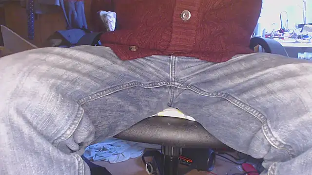 Snapshot of cullender@xh chatting on December 2, 1:46 pm cullenderxh online show from December 2, 1:46 pm