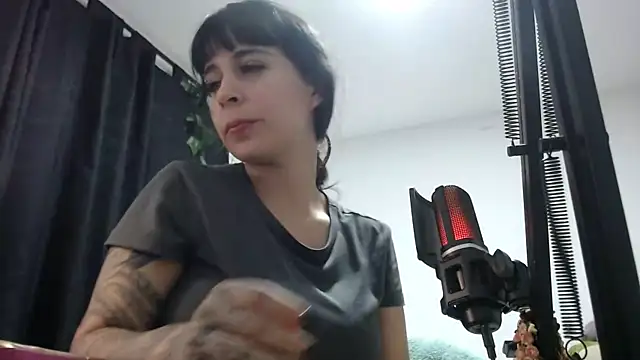 Snapshot of shy_katy_ chatting on April 7, 8:04 am shy katy online show from April 7, 8:04 am