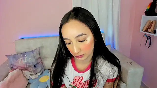 tinysara online show from December 19, 4:35 pm