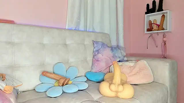 tinysara online show from March 9, 7:59 pm