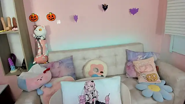 tinysara online show from October 5, 4:27 pm