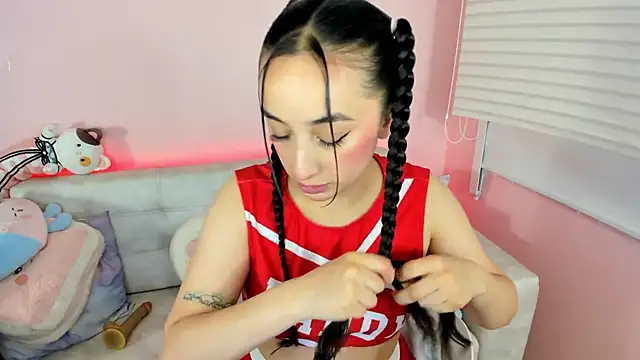 tinysara online show from April 20, 4:32 pm